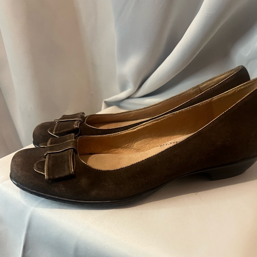 Softspots Brown Casual Loafers with Decorative Bow - Picture 5 of 11